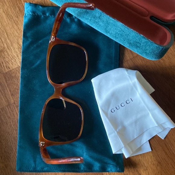 Gucci Square Sunglasses Authentic NWOT 57mm with duster, case and cleaning cloth - Picture 5 of 9